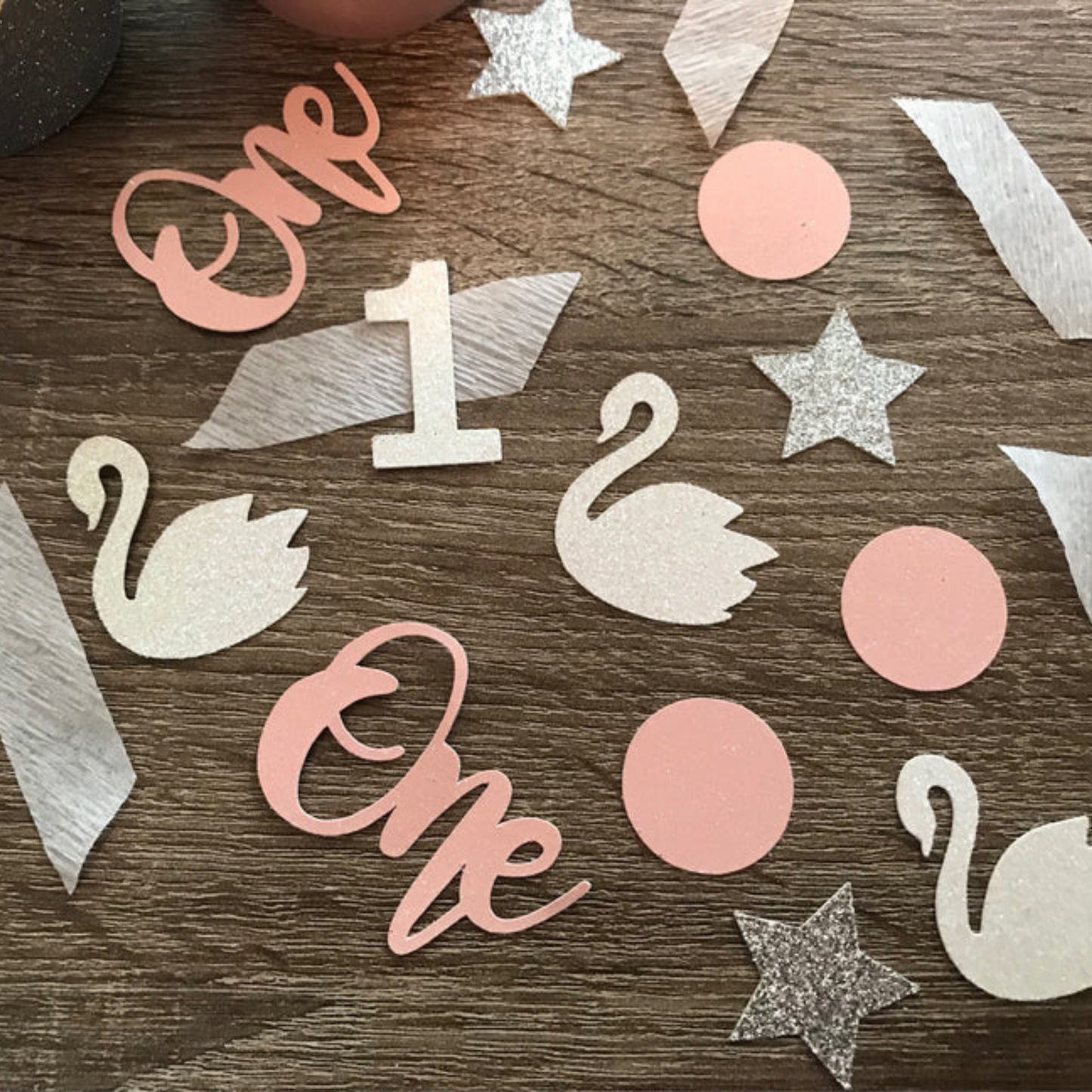 60 Pieces Swan Birthday Confetti