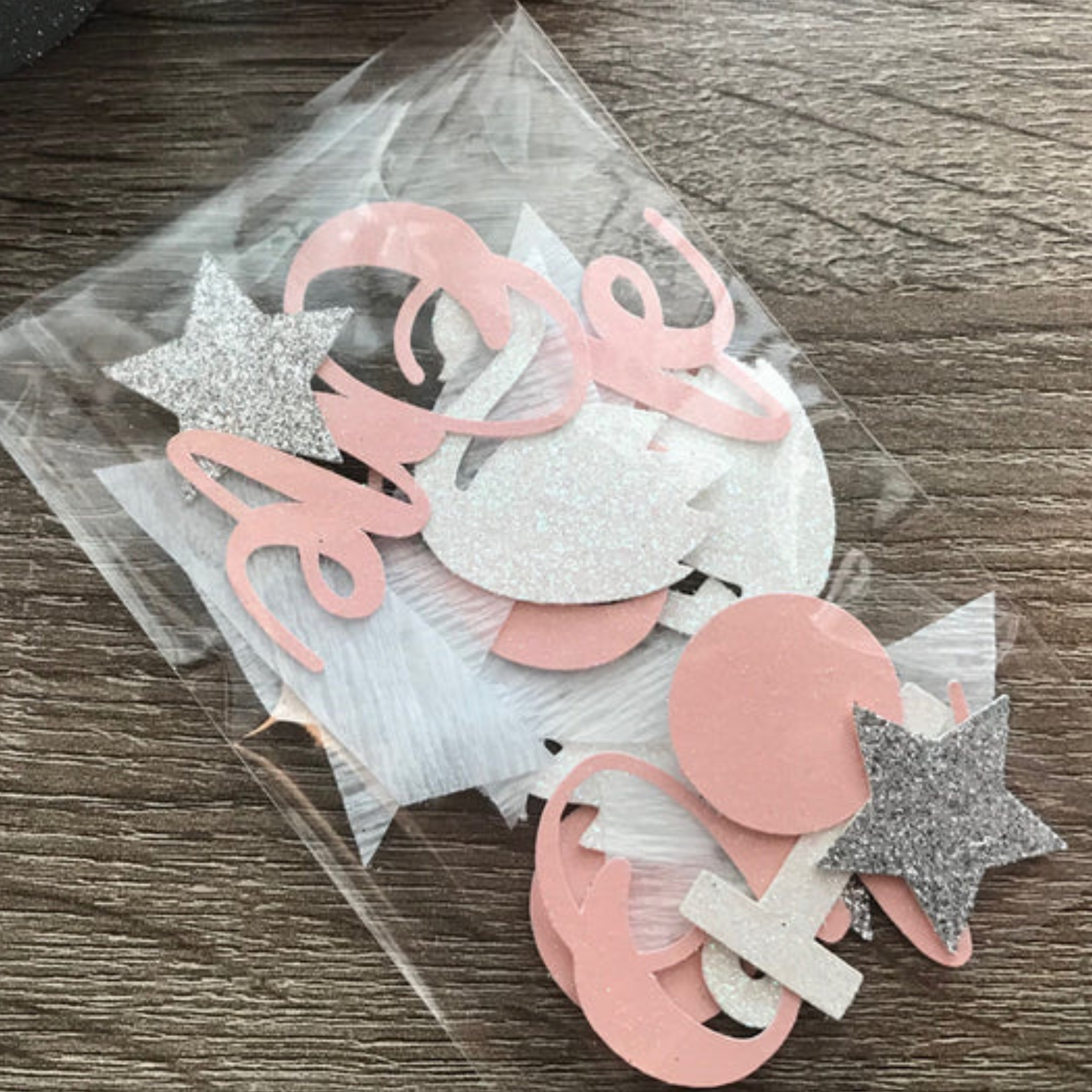 60 Pieces Swan Birthday Confetti
