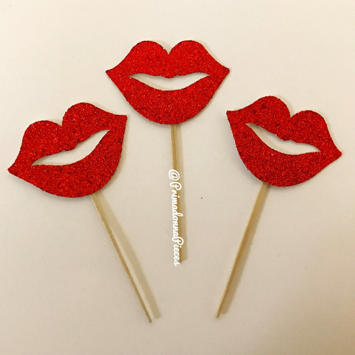 LIP CUPCAKE TOPPERS