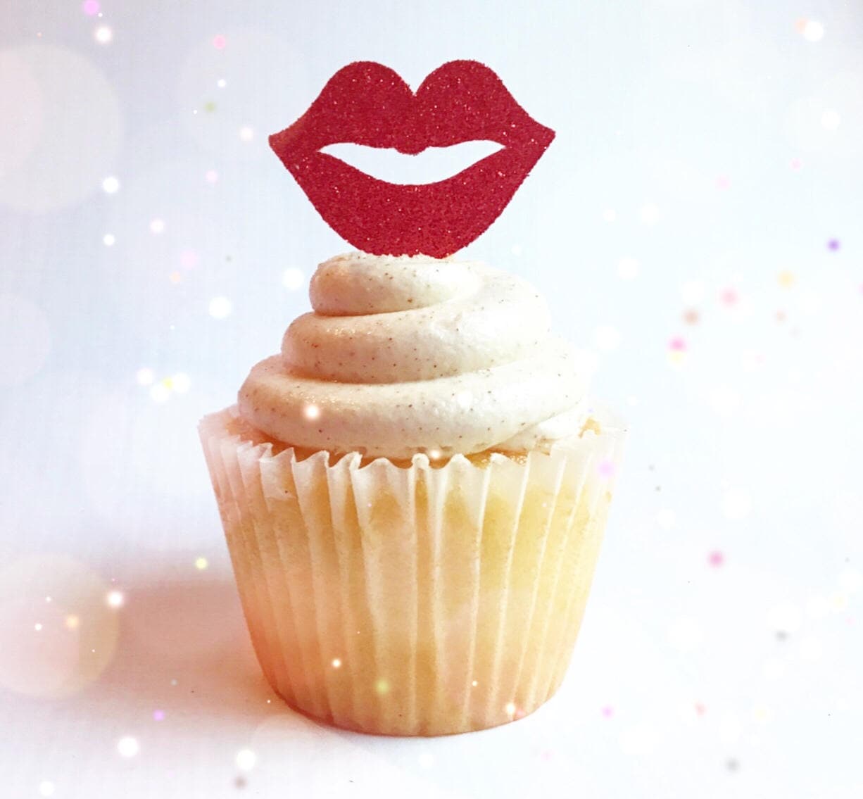 LIP CUPCAKE TOPPERS